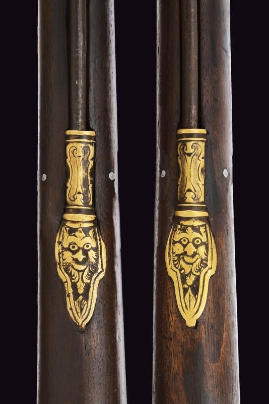 Italia Meridionale, Paio di lunghe pistole a luminello, lunghezza 52.5 cm.