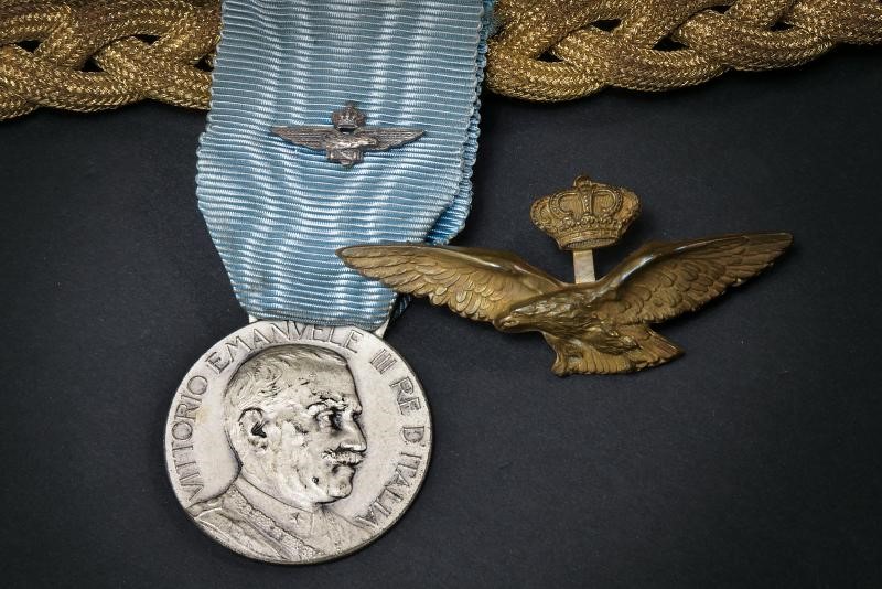 Spada da ufficiale della Regia Aeronautica, produzione Cherubini Torino e Clement & Jung Solingen...