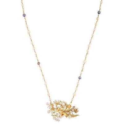 Collana con perle coltivate, diamanti e pendente in oro giallo 18k