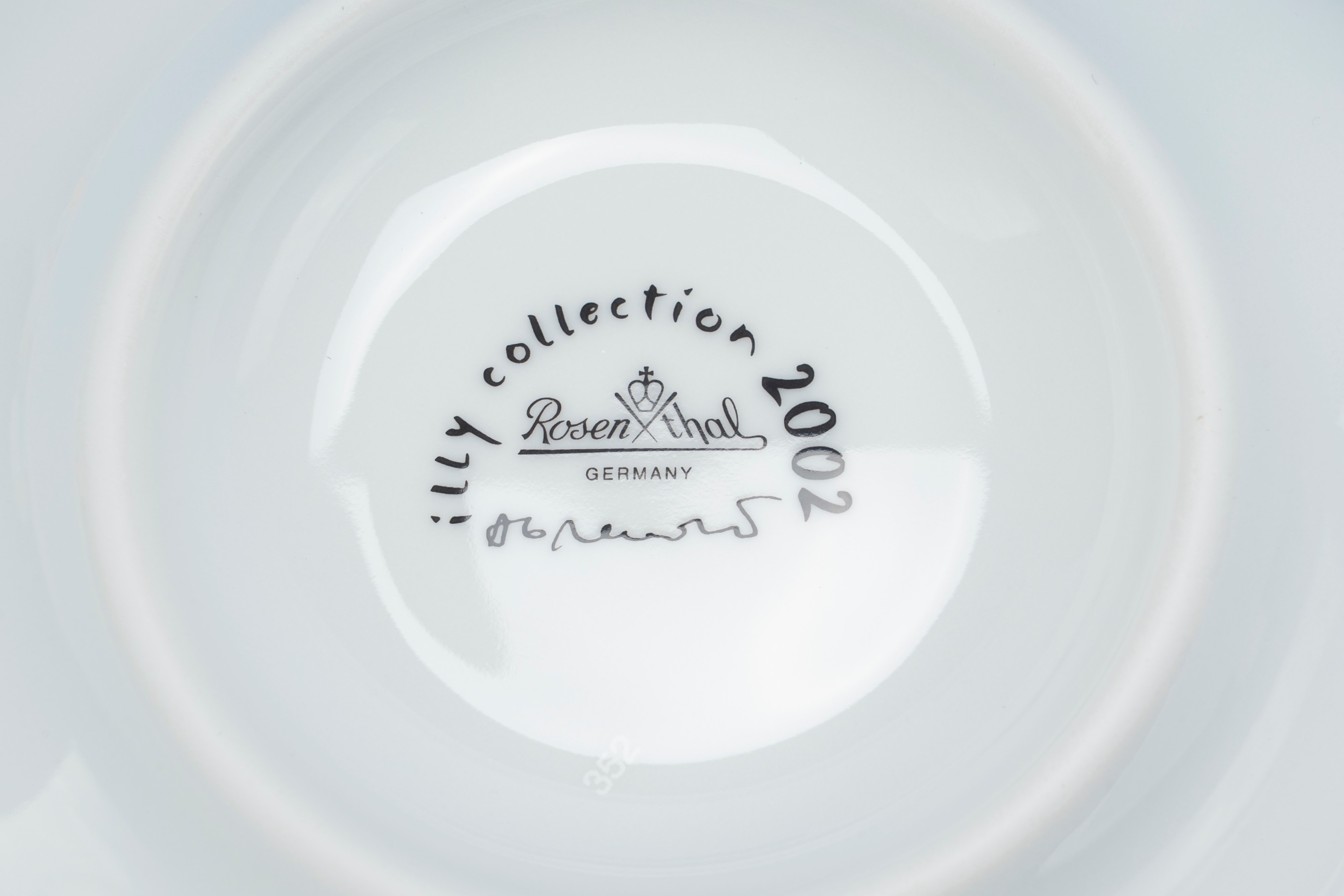 Marina Abramovic - Servizio da caffè Rosenthal per illycaffè (Illy Collection – Artist's Cups), 2...
