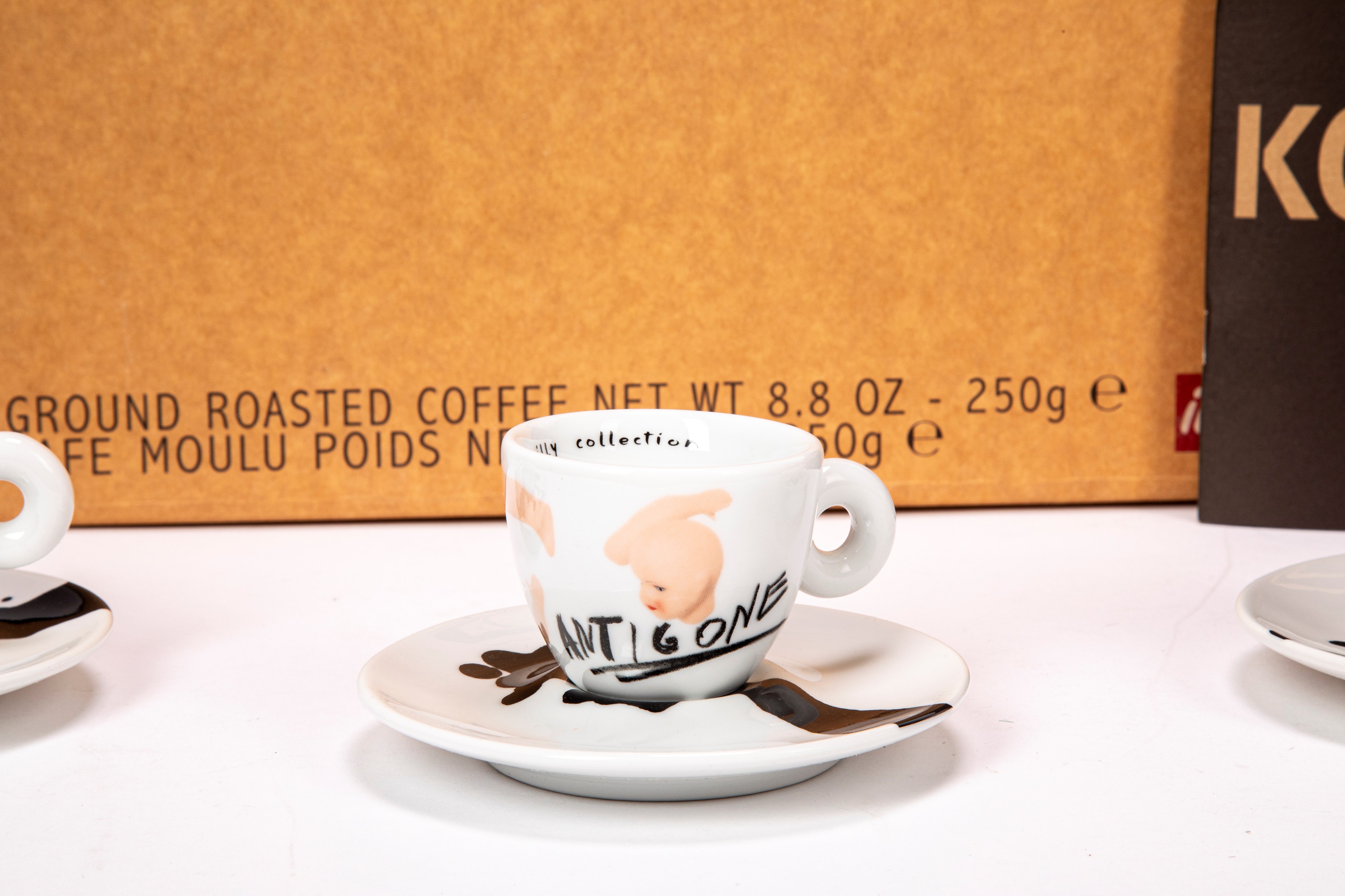 Set di quattro tazzine da espresso, edizione Illycaffè “Illy Collection”, numerate e firmate.