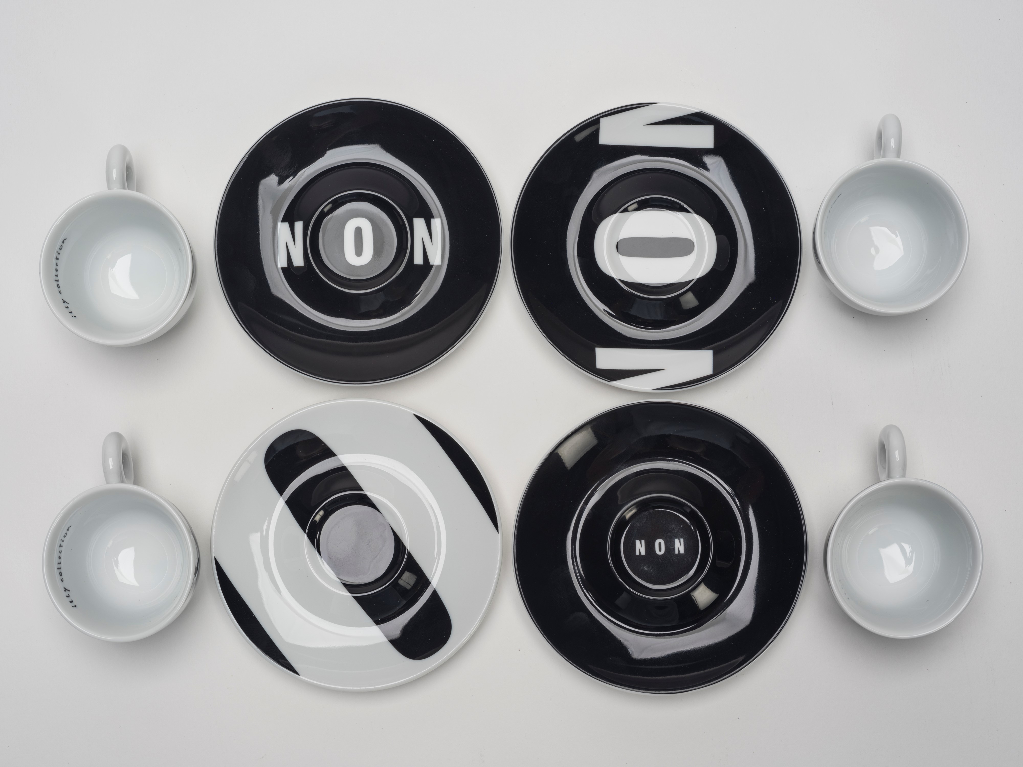 Haim Steinbach, Set di quattro tazzine d’autore “NON”, Rosenthal per Illy Collection