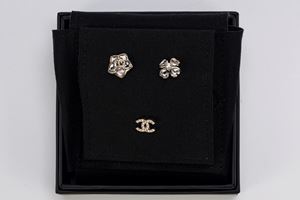 Lotto di tre orecchini