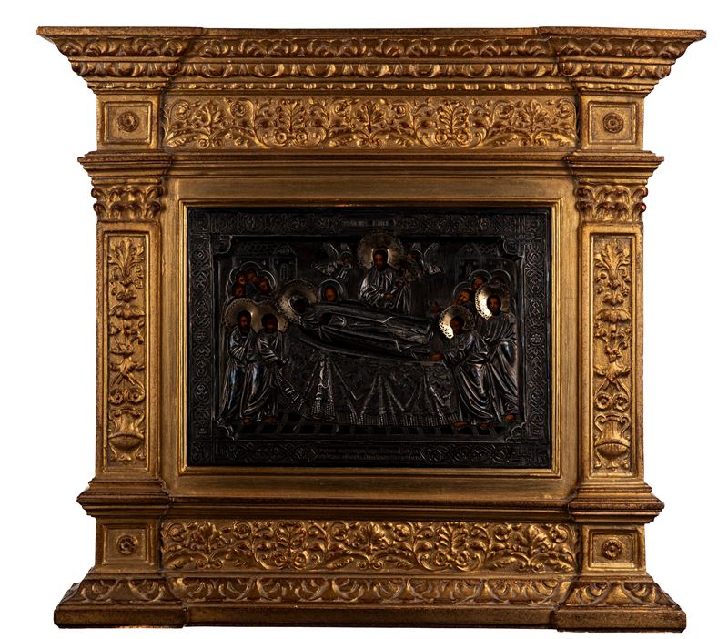 Icona su tavola della Dormizione della Santissima Madre di Dio con riza in metallo argentato sbal...