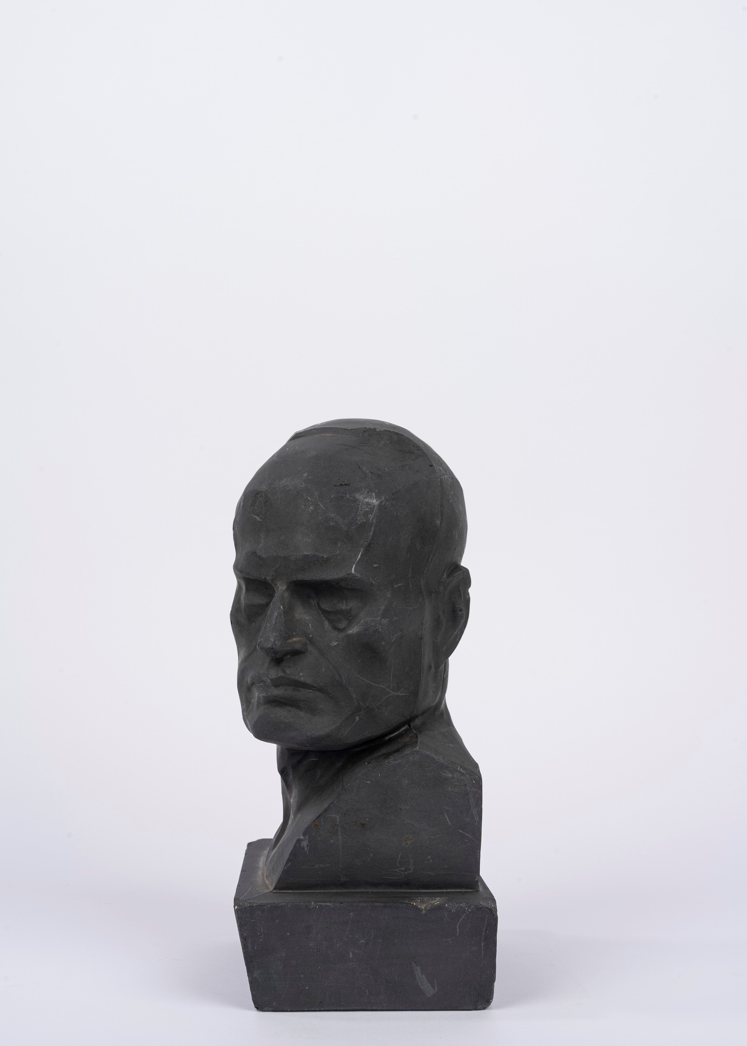Benito Mussolini - Ritratto a mezzo busto del Duce in aighellite, stile déco