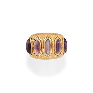 Band ring with amethysts