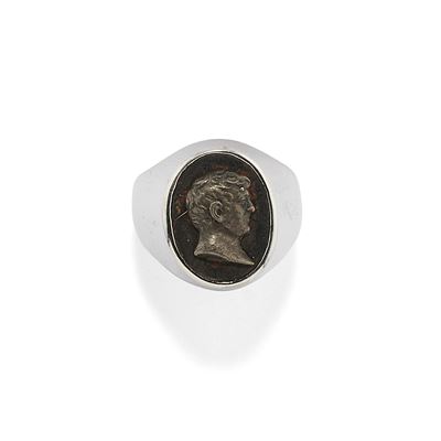 Anello con cammeo, in oro bianco 18k