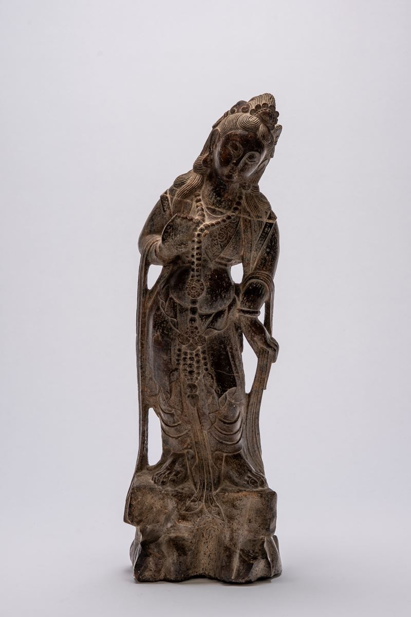Figura scolpita in pietra raffigurante bodhisattva Guanyin in stile tardo Tang/Song, Cina