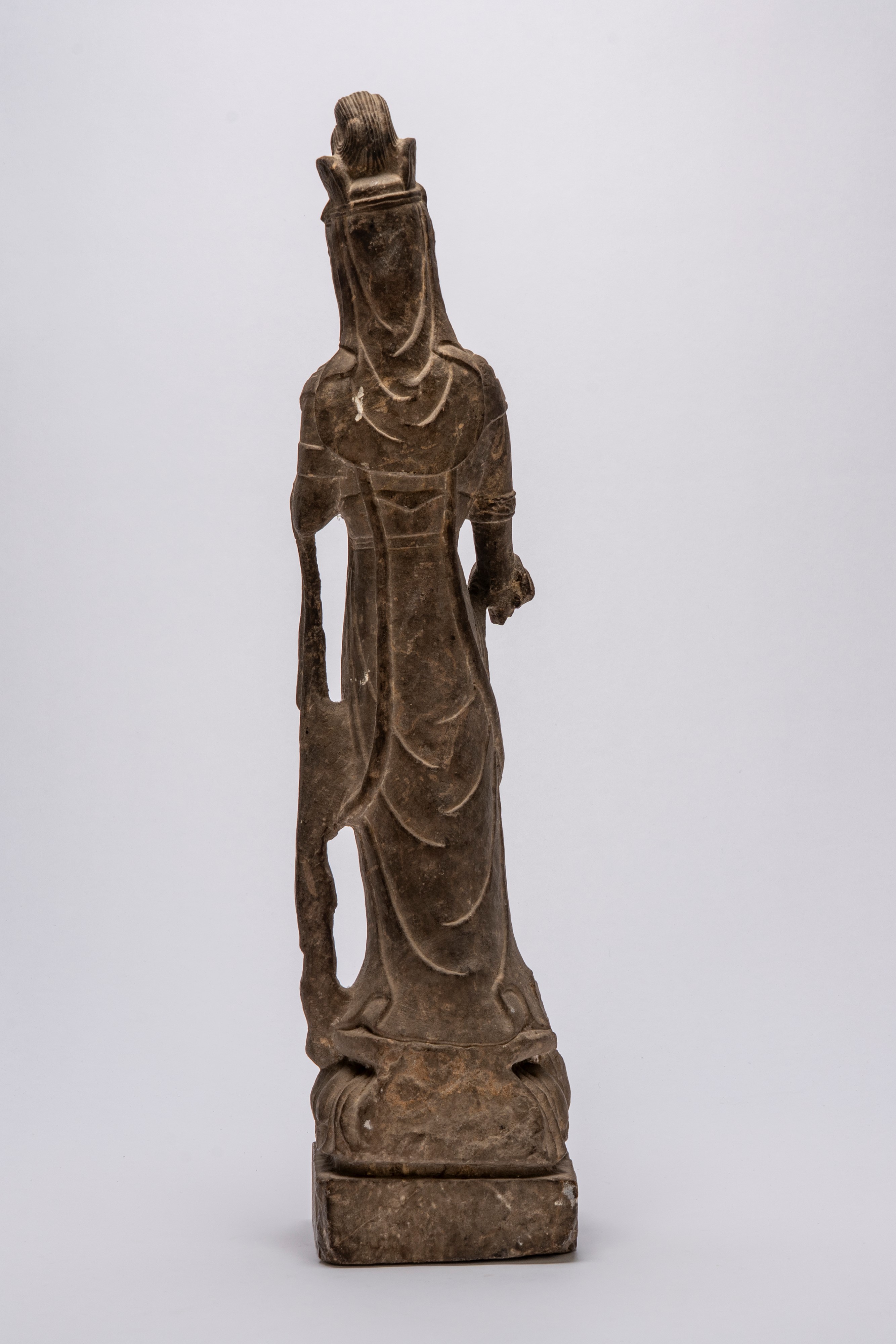 Figura scolpita in pietra raffigurante bodhisattva in stile antico epoca Sui/Tang, Cina