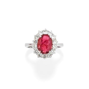 Anello con rubino e diamanti