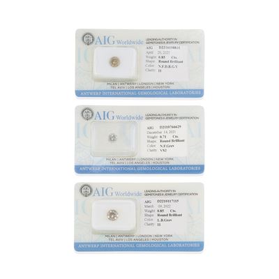 Tre diamanti fancy color, taglio brillante, in blister con certificazioni AIG (0,85 ct, 0,85 ct, ...