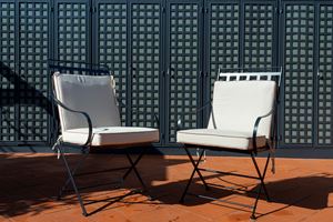 Sei sedie in ferro battuto con cuscini da giardino o da interno 