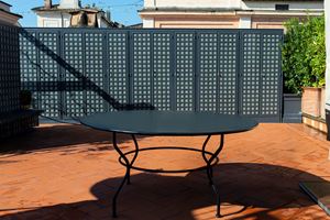Tavolo con piano circolare in ferro battuto da giardino o da interno 