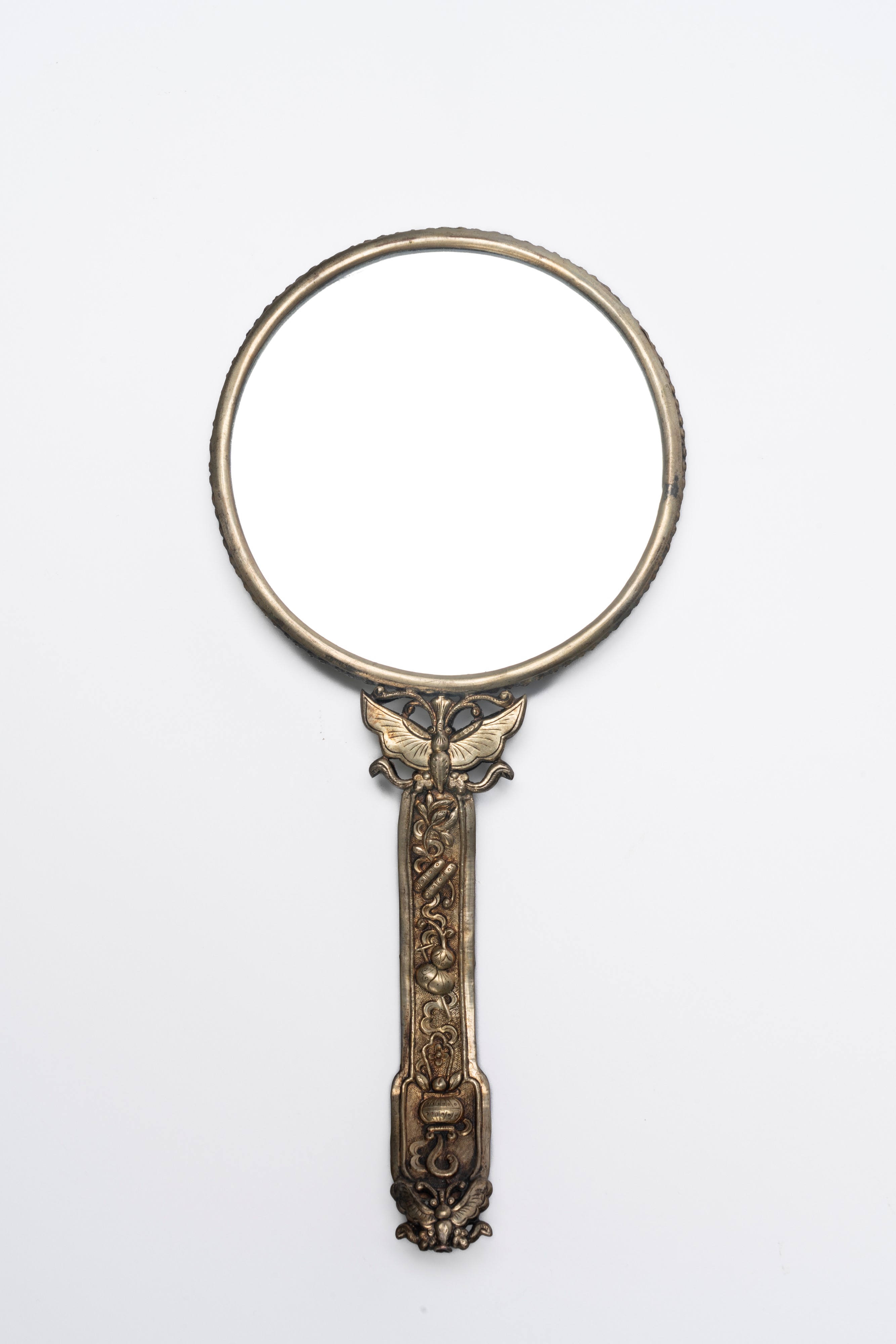 Specchio in bronzo dorato e giada, pietre dure e smalti, Cina, tarda dinastia Qing / periodo dell...