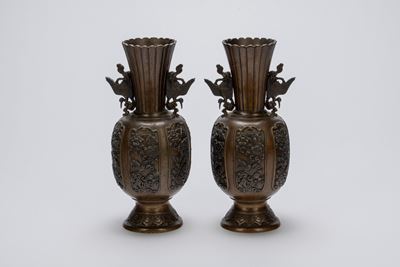 Vasi in bronzo giapponesi con manici a fenice, periodo Meiji, fine XIX – inizio XX secolo