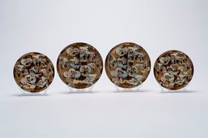 Gruppo composto da due piatti e due piattini in porcellana Kutani, Giappone, periodo Taisho - inizio Showa