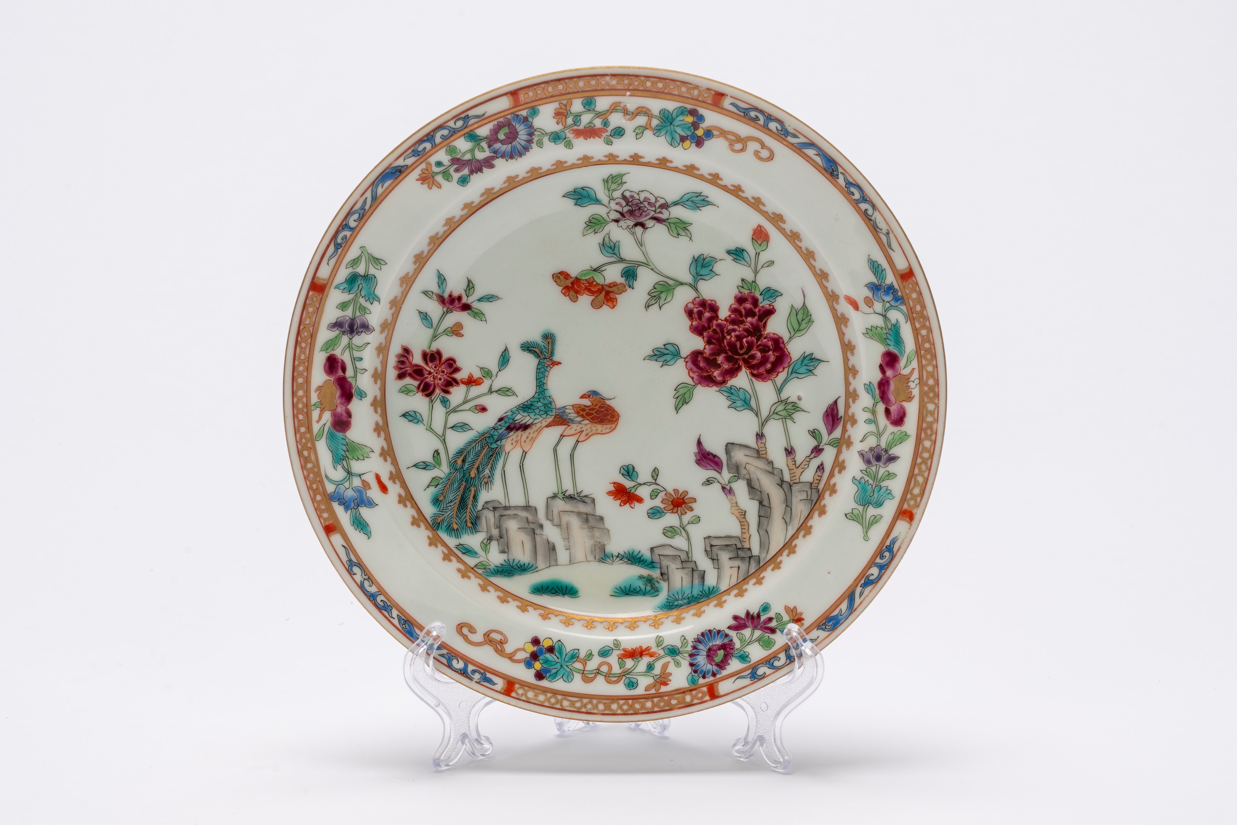 Sei rari piatti in porcellana decorata a smalti famiglia rosa in stile Qianlong da esportazione, ...