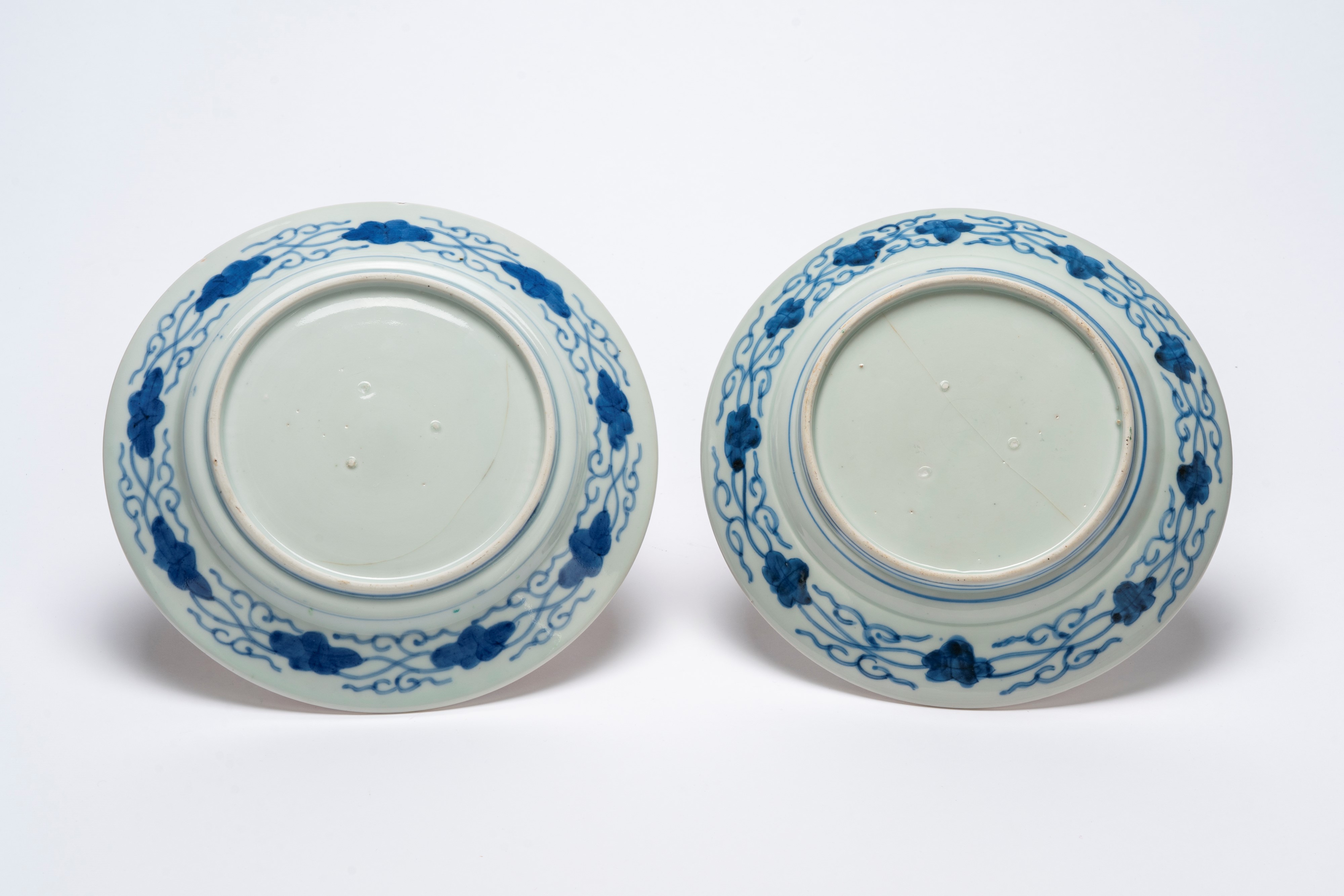 Coppia di piatti Imari, Giappone, periodo Meiji, XIX secolo