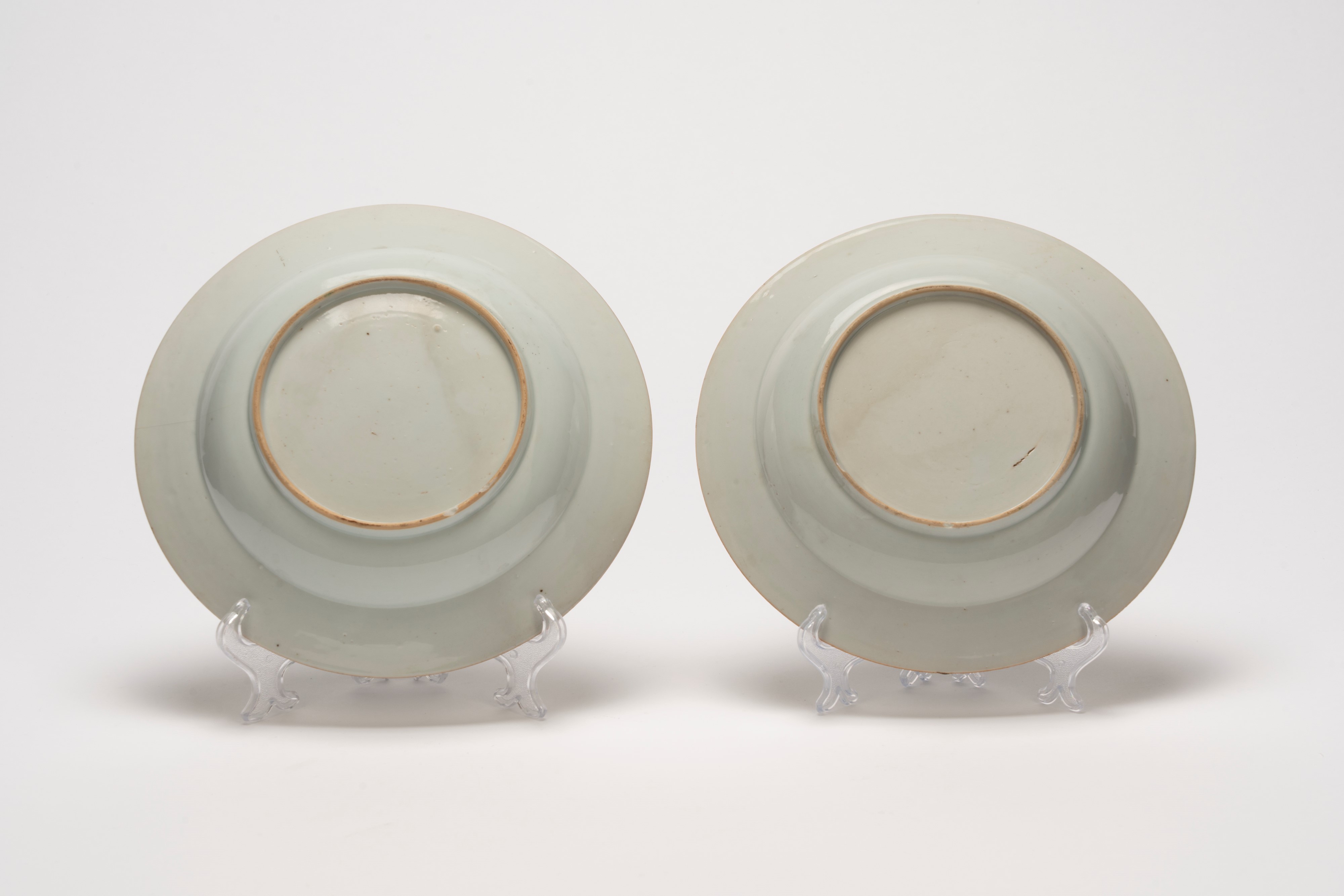 Due piatti fondi in porcellana Famiglia Rosa, Cina, dinastia Qing, periodo Qianlong (1736–1795)