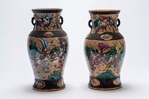 Coppia di vasi craquel&eacute; tipo Nanking  con scene di battaglia, Cina, tarda dinastia Qing