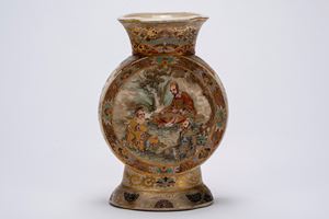 Bel vaso "moon flask" (tsuki-tsubo) Satsuma, periodo Meiji, ca. 1880&ndash;1890.