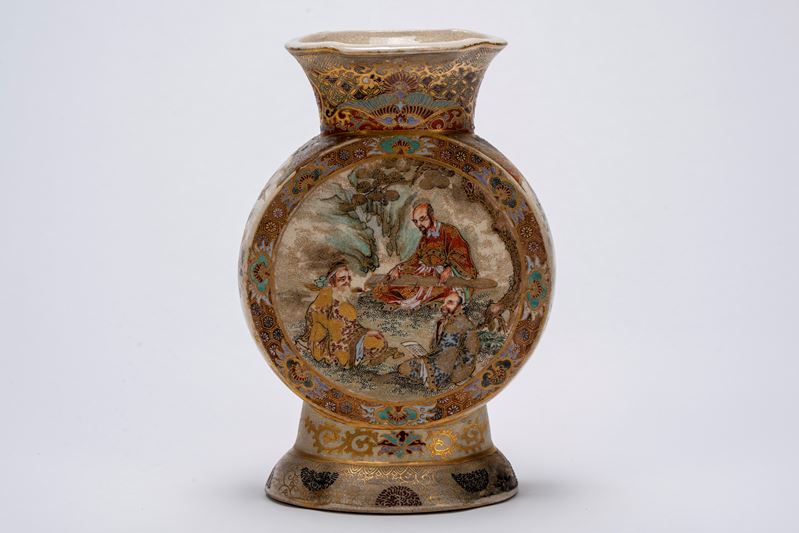 Bel vaso "moon flask" (tsuki-tsubo) Satsuma, periodo Meiji, ca. 1880–1890.