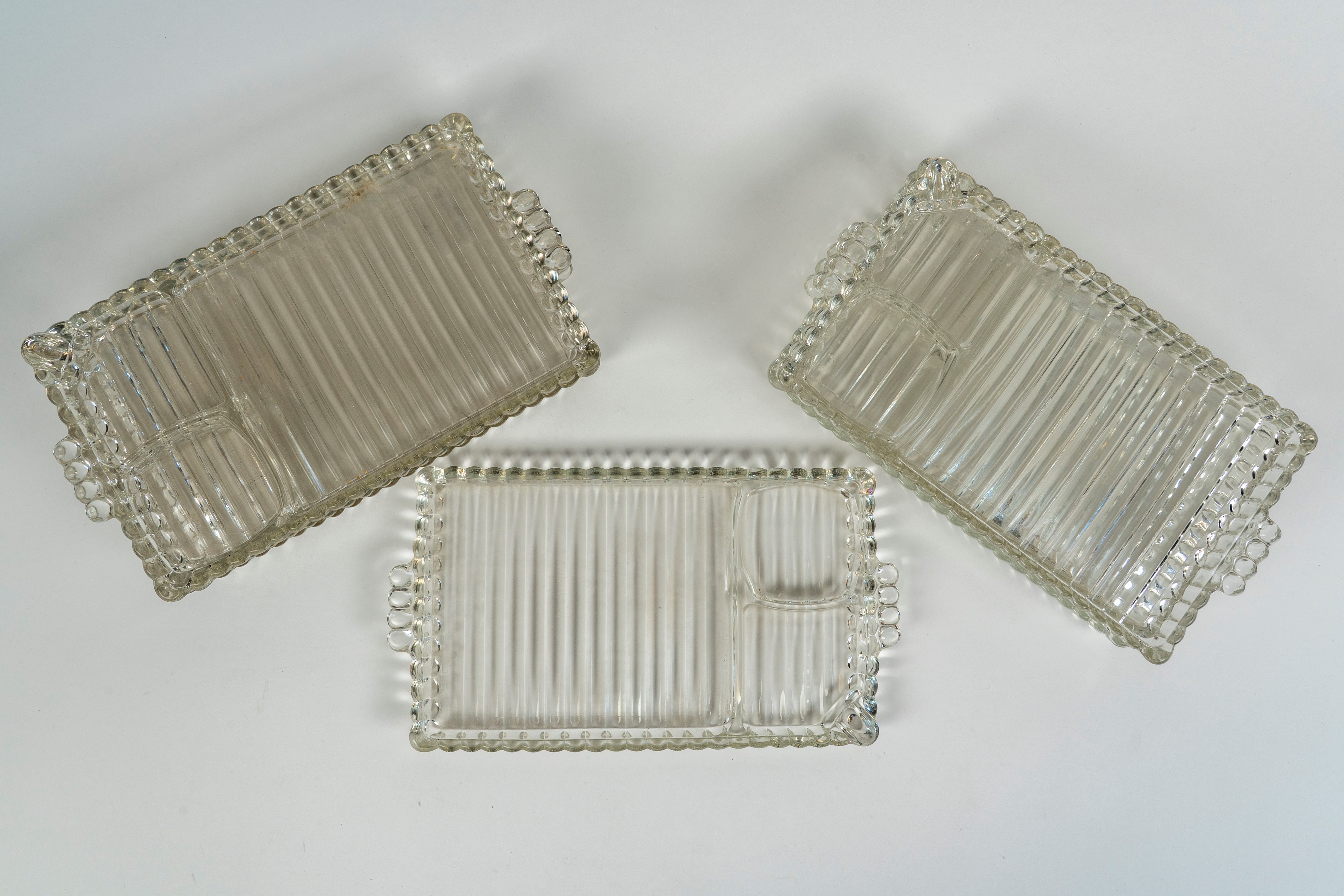 Sette vassoietti da antipasto biansati in vetro costolato trasparente