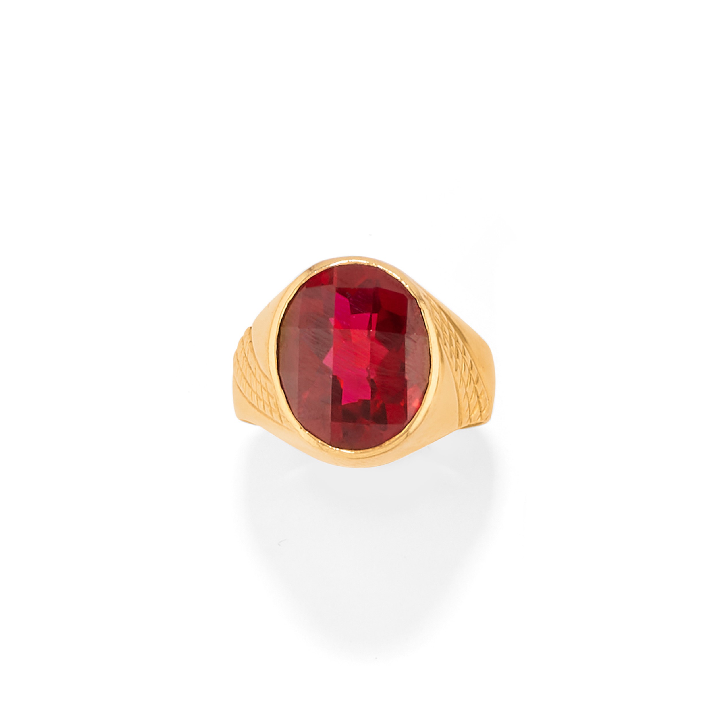 Gioielli in oro giallo 18k, coppia di orecchini con granati e anello con pietra rossa sintetica