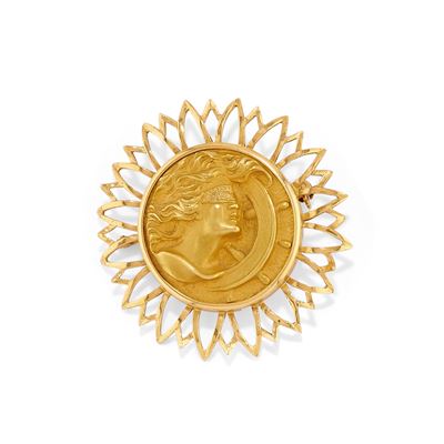 Spilla, Dea Fortuna in oro giallo 18k