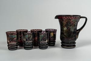 Una brocca e sei bicchieri in vetro color ametista e argentato