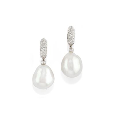 Orecchini con perle, in oro bianco 18k