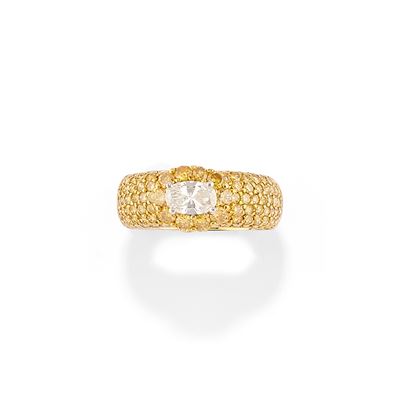 Anello in oro giallo 18k con diamante ovale e pavé fancy yellow