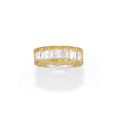 Anello in oro bianco 18k con diamanti, taglio carré e fancy yellow