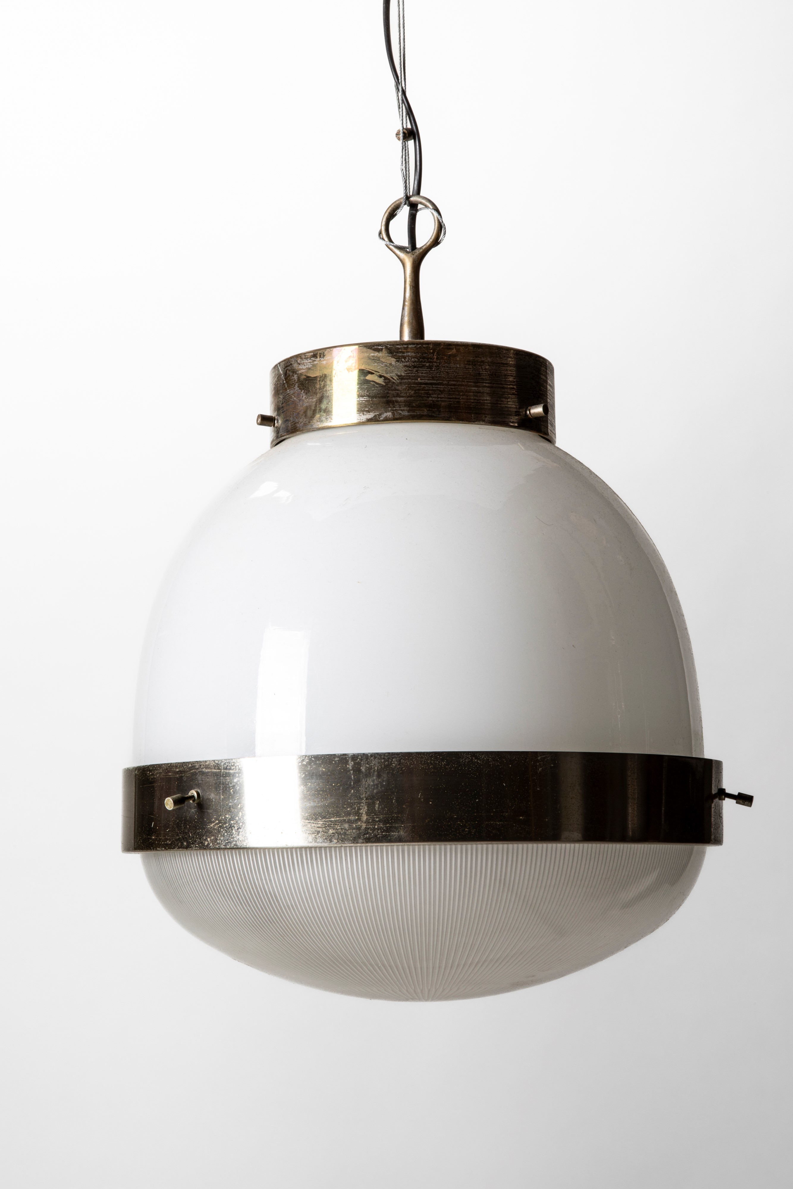 Sergio Mazza - Lampada a sospensione modello 'Delta', ottone nichelato e vetro opalino, 1960