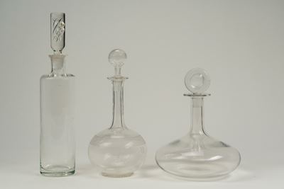 Lotto Composto da un Decanter in Vetro Trasparente Lalique France e Due Bottiglie una con Tappo C...