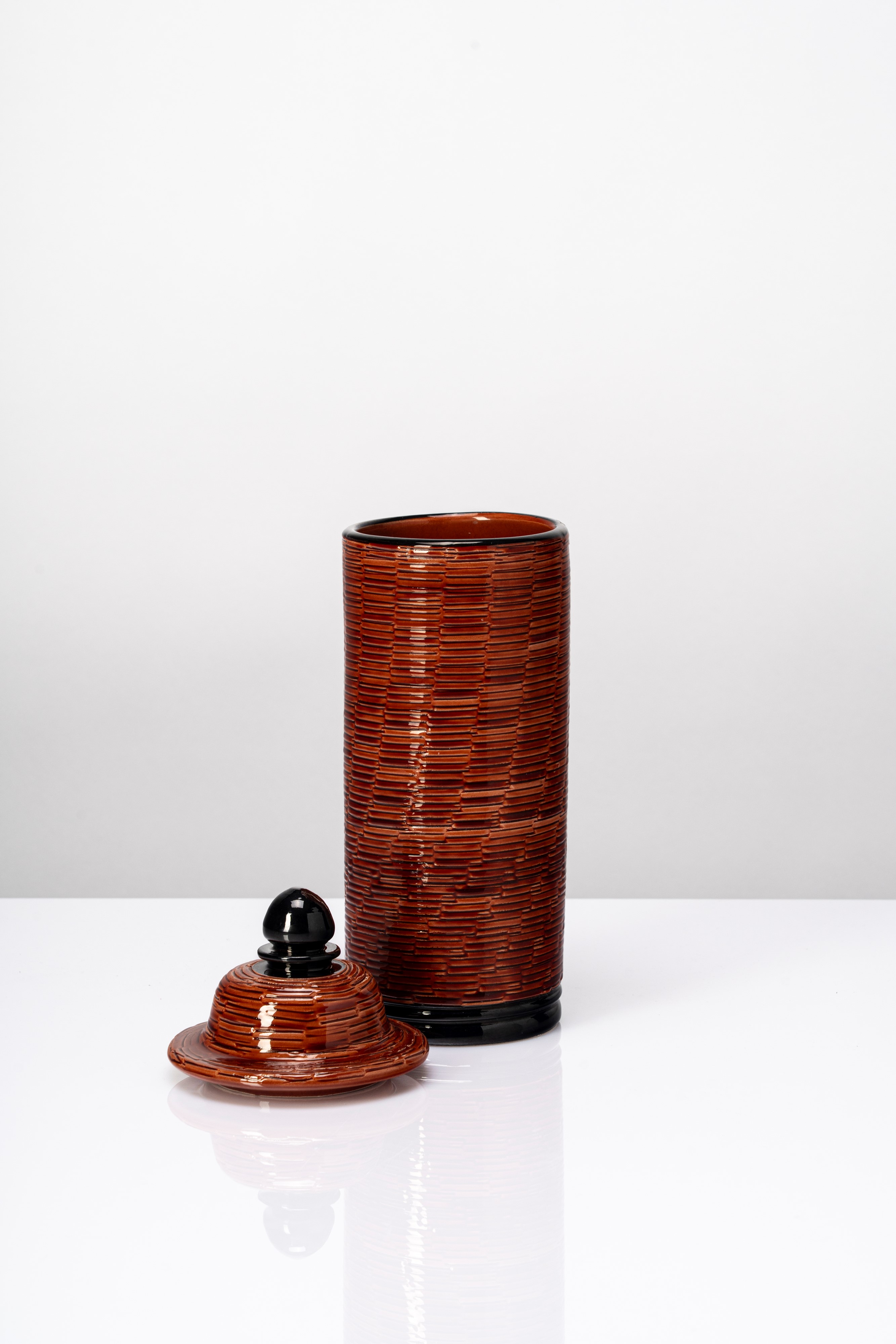 Contenitore con coperchio