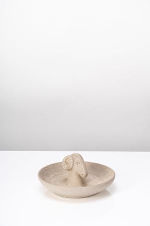 Centerpiece with a ram's head