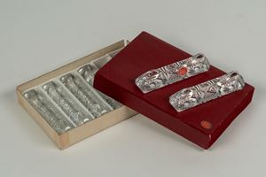 Sei poggia posate in vetro trasparente con base a decoro di fiori stilizzati