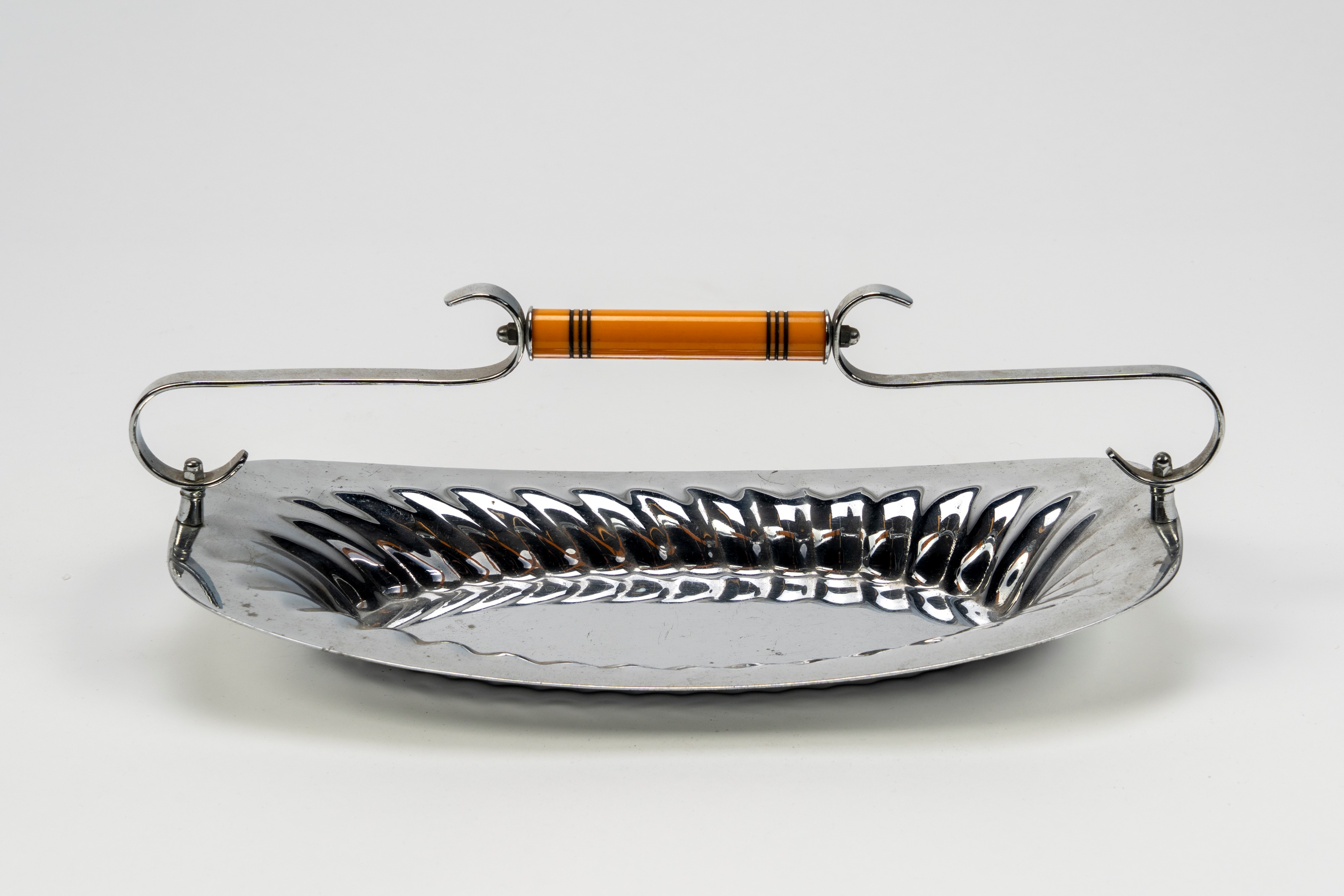 Cestino con manico in metallo cromato e bachelite