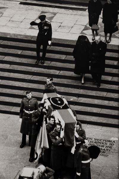 Senza titolo (Funerali di Winston Churchill) — stampa alla gelatina ai sali d'argento