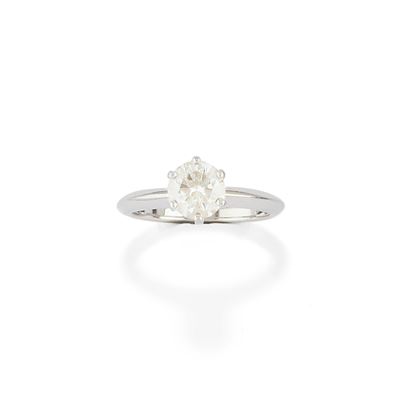Anello in platino con diamante taglio brillante