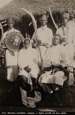 Missione Cattolica - Asmara - Sposi novelli coi loro amici