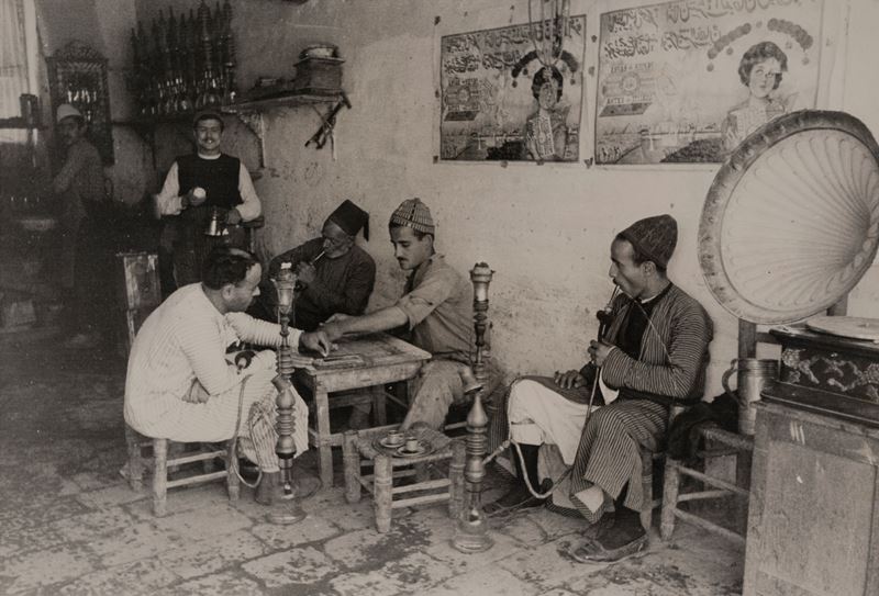 Senza titolo (Aleppo, interno di caffè arabo)