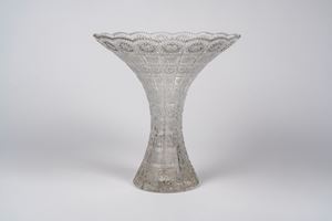 Vaso in cristallo incolore inciso a fiori stilizzati, Boemia, secolo XX