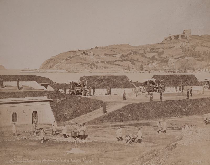 Vue de la batterie de Madjiankalé et d'Anatol Kavak