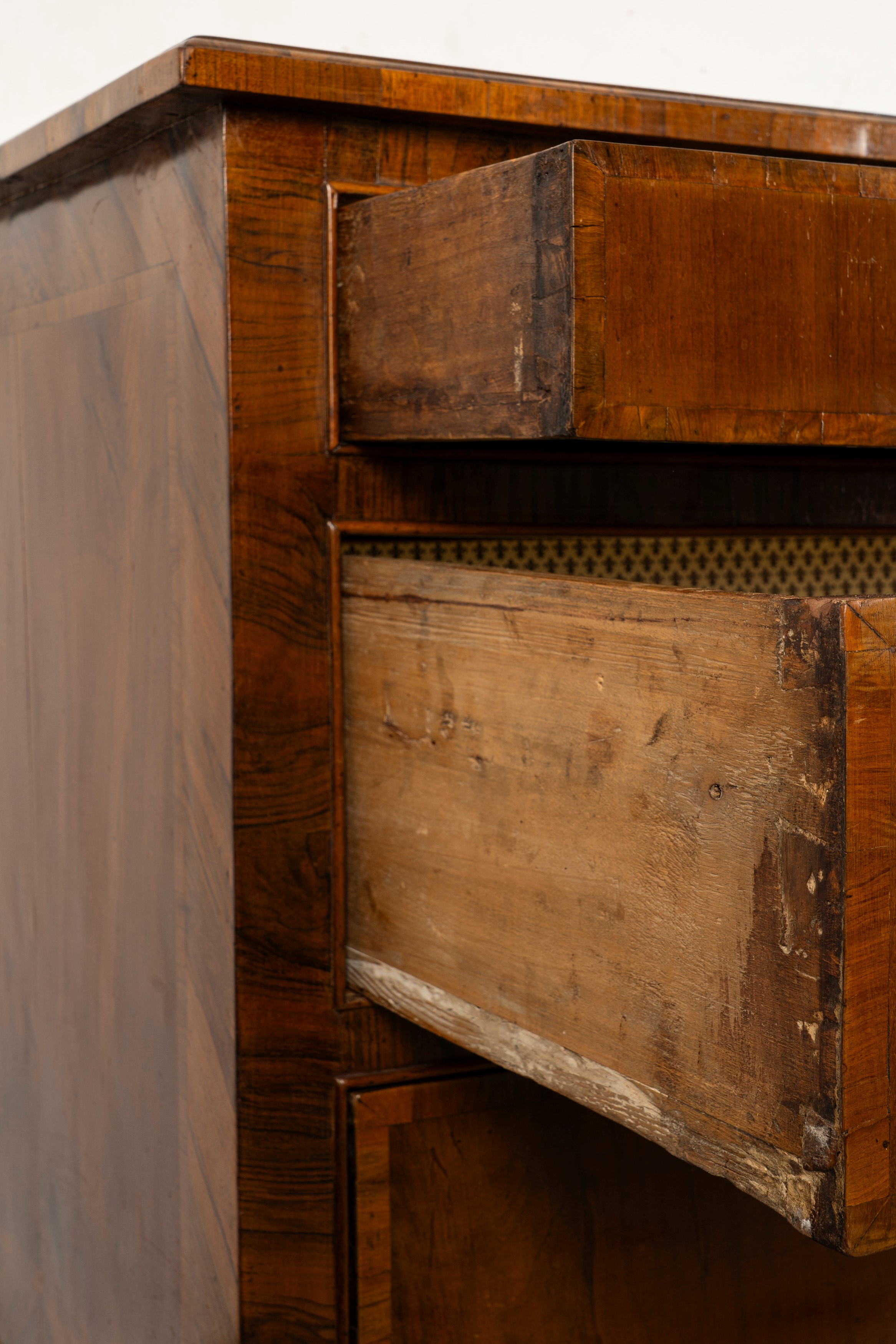 Cassettone stile Luigi XVI, secolo XVIII, in legno intarsiato