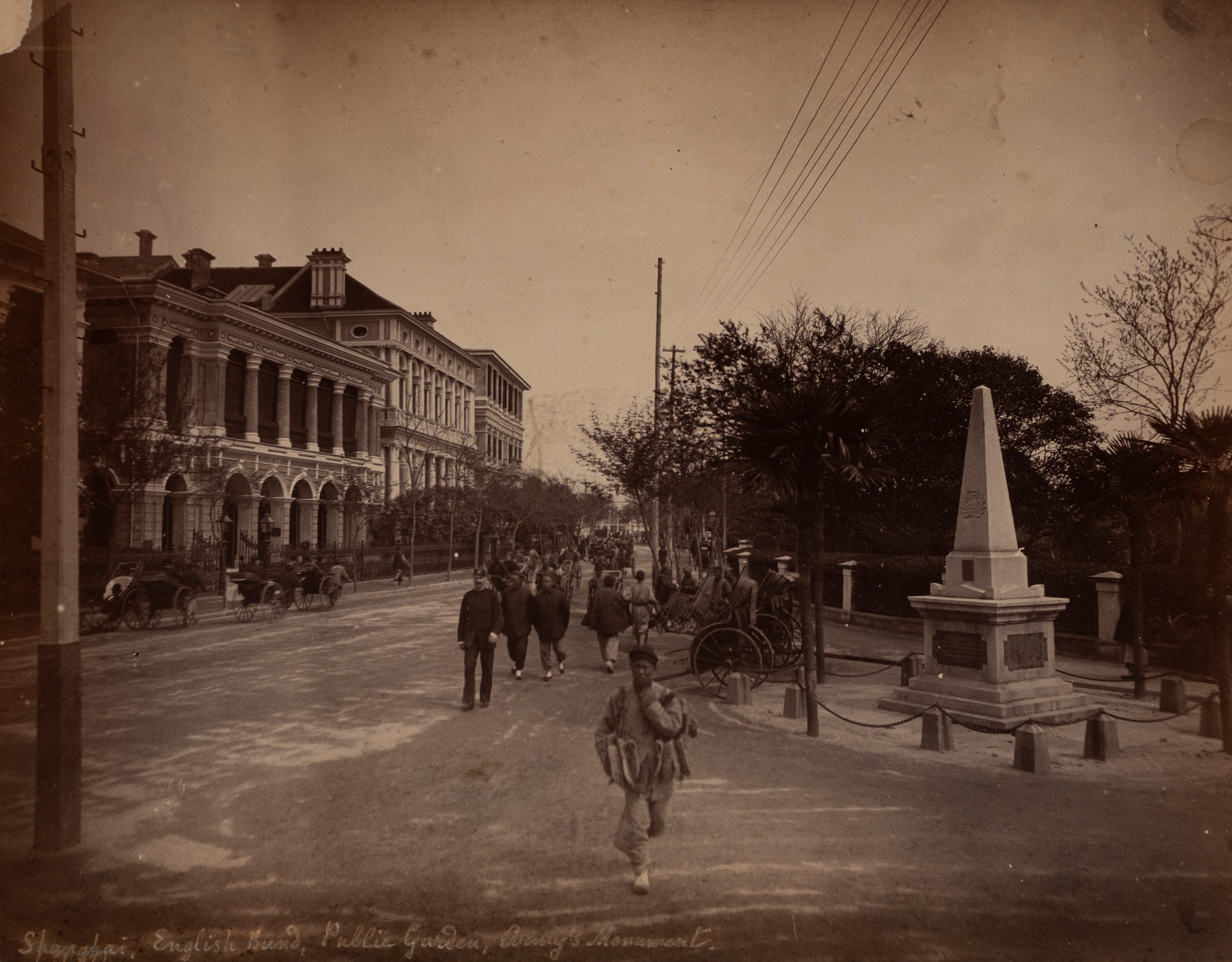 Shangai, English Bund, Public Garden, Army's Monument ; Shangai, Sochour Greek Bridge (to Hong-Ko...