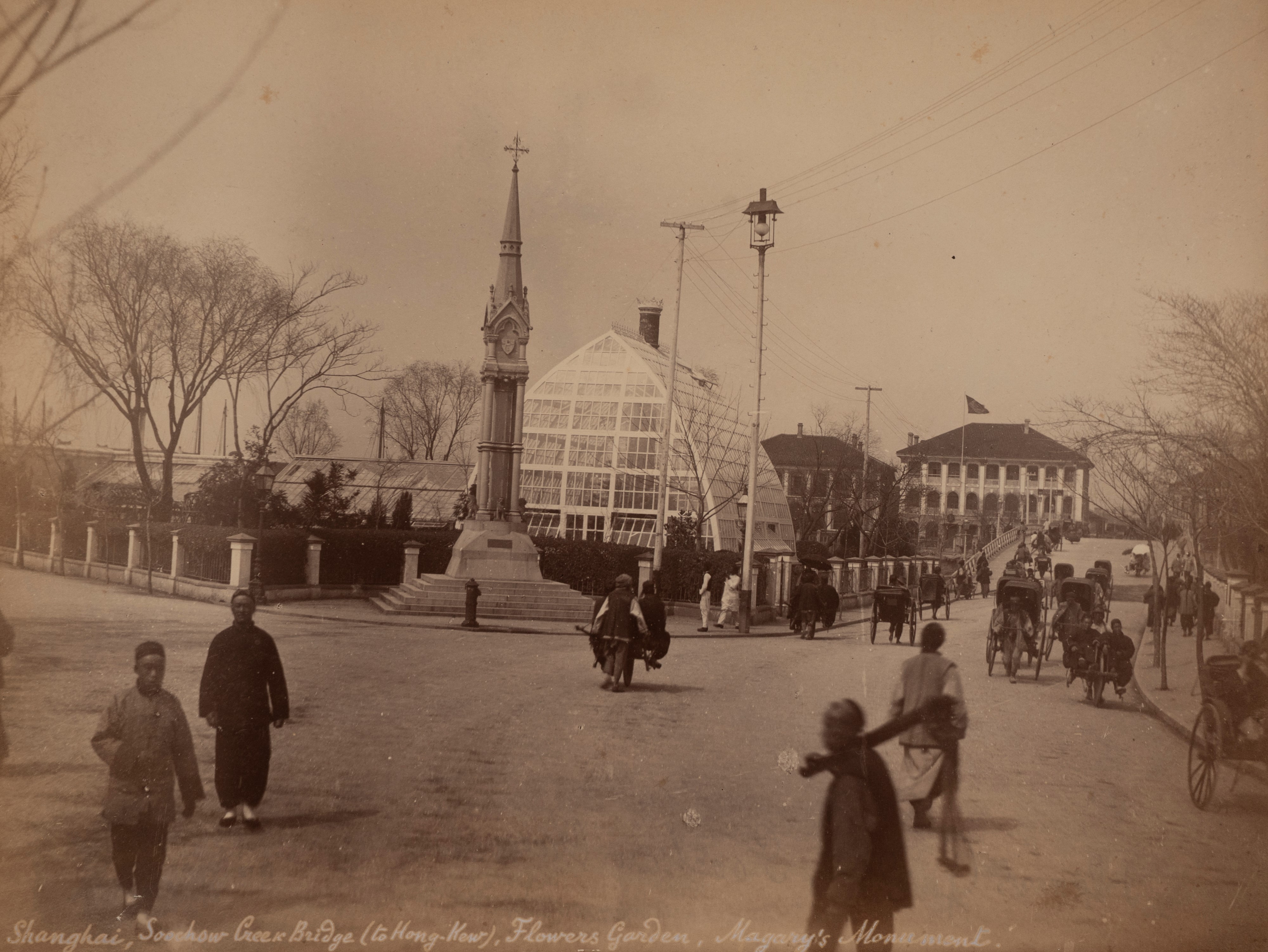 Shangai, English Bund, Public Garden, Army's Monument ; Shangai, Sochour Greek Bridge (to Hong-Ko...