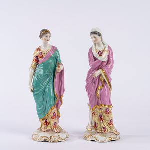 Clio e Vesta in porcellana tenera policroma su base a rocaille. Recano al retro marchi della manifattura di Derby, fine secolo XIX/XX
