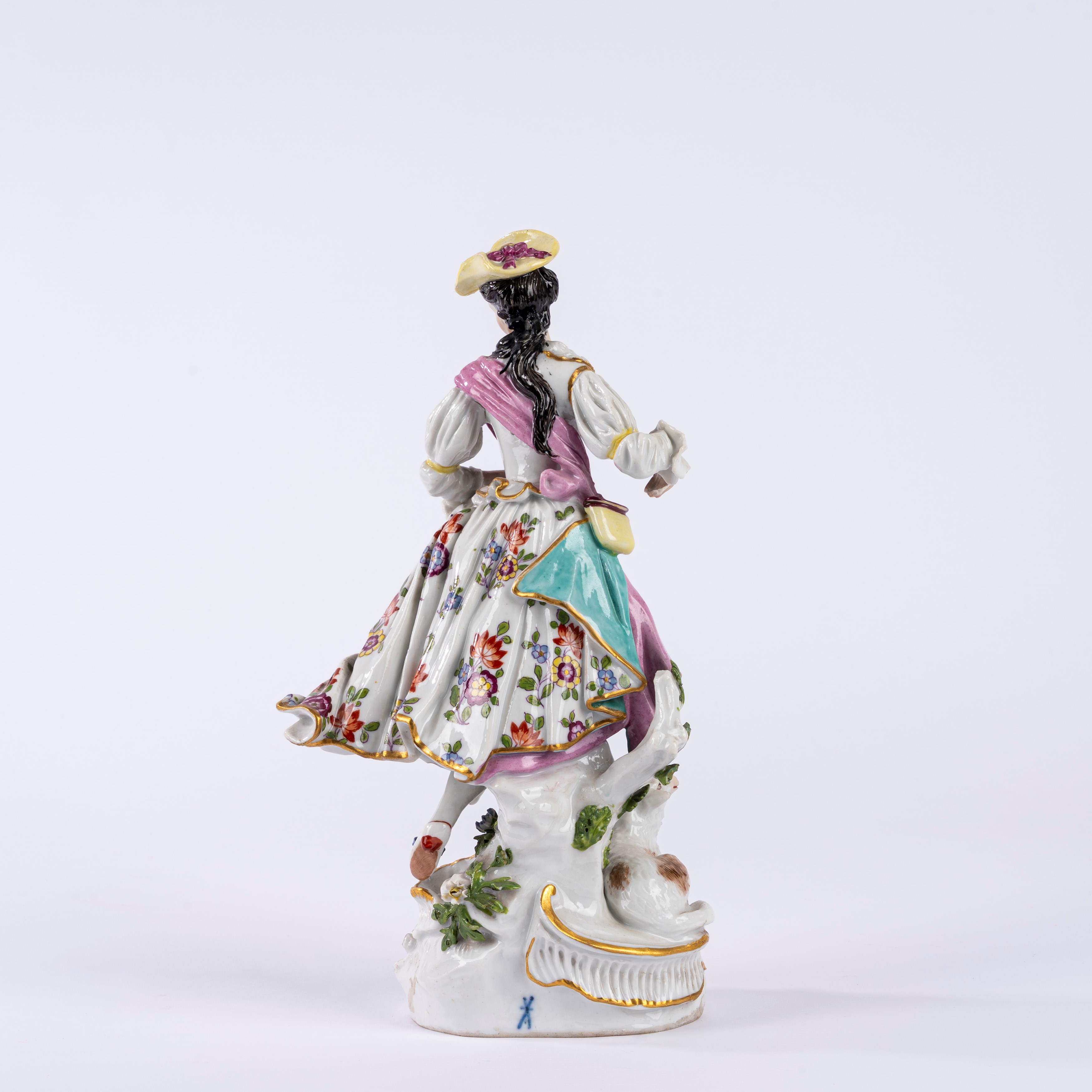 Gruppo in porcellana policroma raffigurante Pastorella con pecora su base ovale a rocaille. Manif...